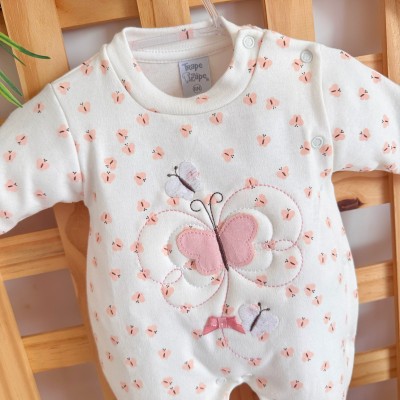 Macacão Malha Trape Zape - Borboleta e Borboletinhas - Off White e Rose